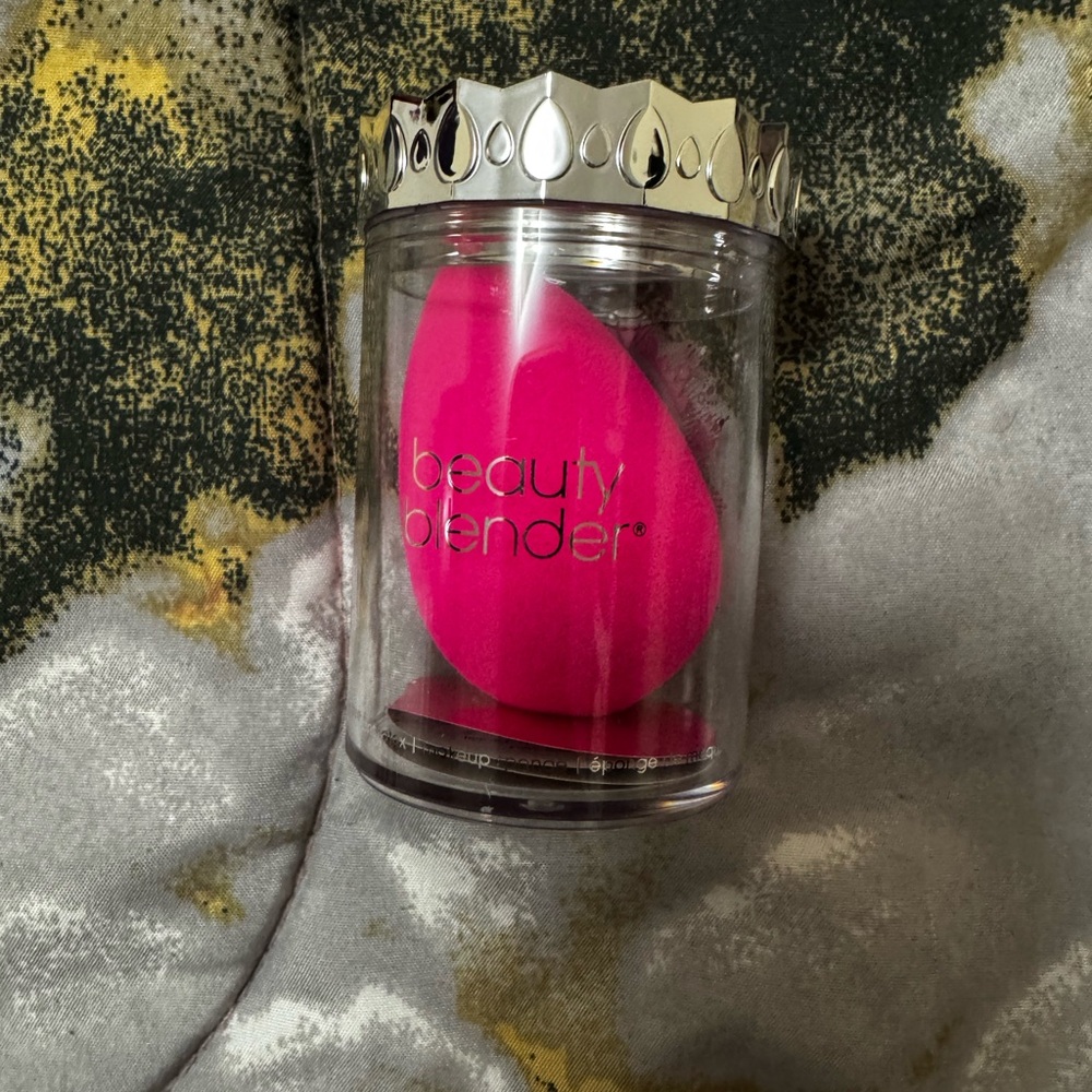 Beautyblender® QUEEN Sponge | Limited Edition with Crown Cap